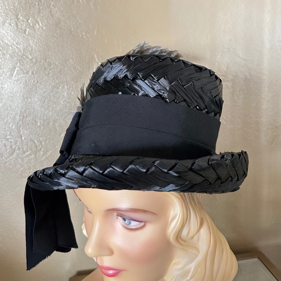 ENTICING 1960\'s BLACK STRAW TOP HAT + TALL CURLY FEATHERS & WIDE GROSGRAIN BAND main image 8